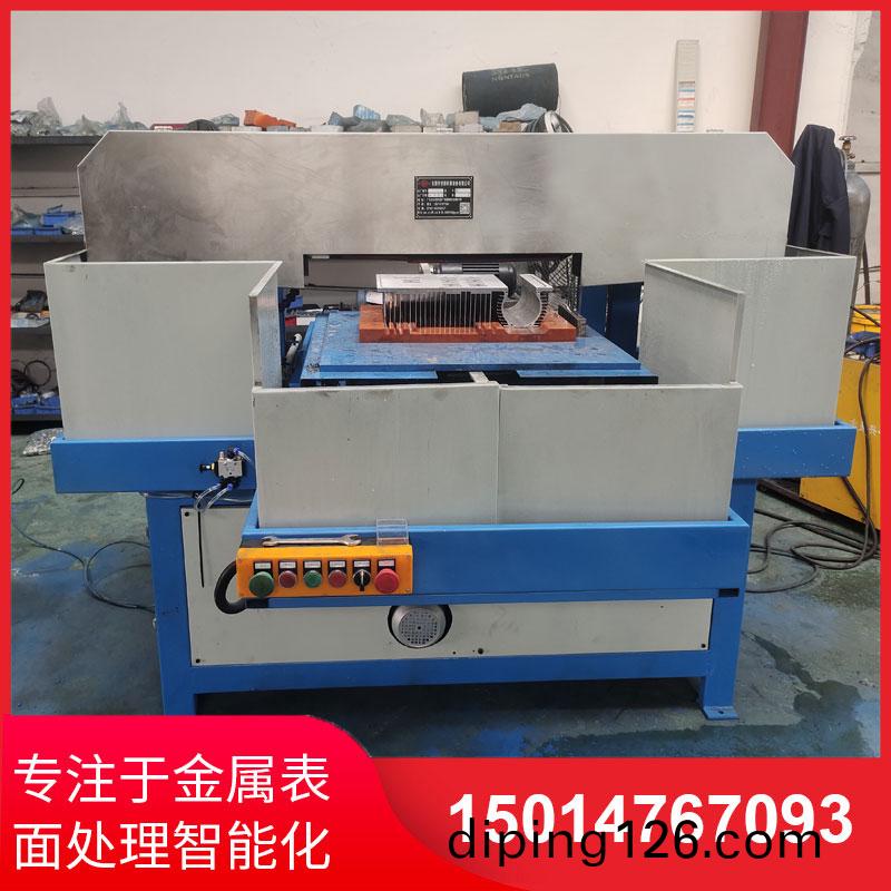 鋁材(cai)直(zhi)紋拉(la)絲(si)機生(sheng)産供應